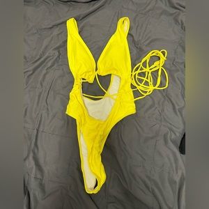 Cut out Swim suit